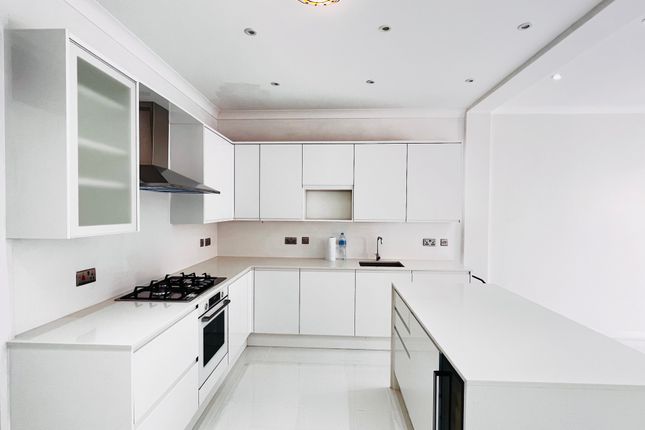 Thumbnail Semi-detached house to rent in Whitestile Road, Brentford