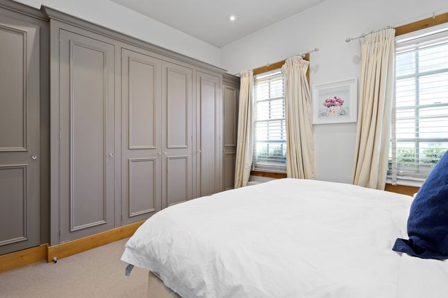 Town house for sale in Walton Street, London