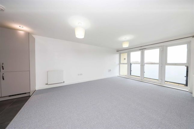 Flat 63, Walsham Court, Perkins Gardens, Ickenham photo 4