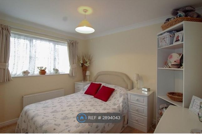Darlands Drive, Barnet photo 4
