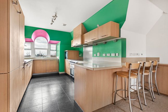 Flat 11, Ockenden,, Constitution Hill, Surrey photo 3