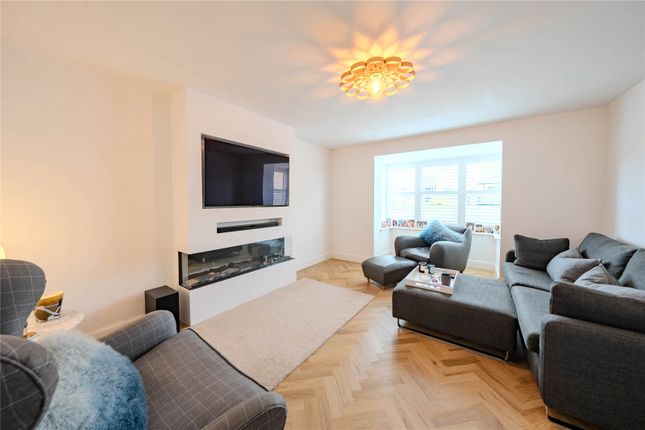 9, Spring Wood Crescent, Leeds photo 2