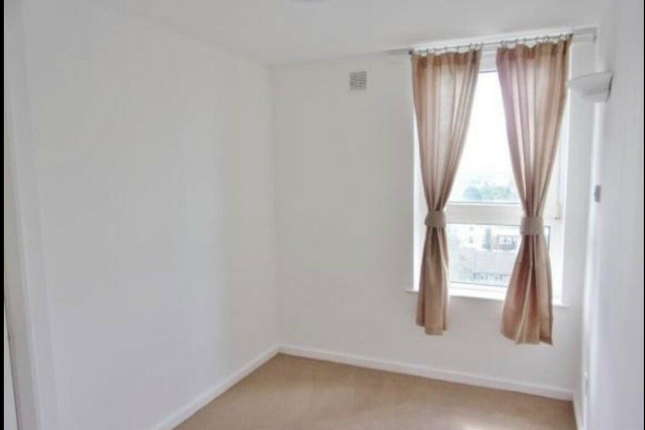 Flat to rent in Ross Road, South Norwood, Croydon