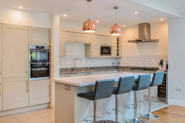 22, Nightingale Crescent, West Horsley photo 2