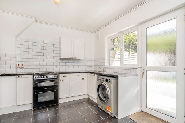 15, Derrick Gardens, London photo 3
