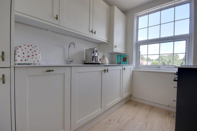 21 Grosvenor Mews, Southampton Road, Lymington photo 3