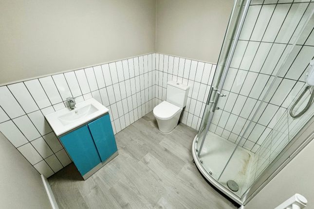 Flat 12, 32-38, Piccadilly, Staffordshire photo 3