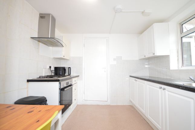 8X Henniker Road, Stratford, London photo 4