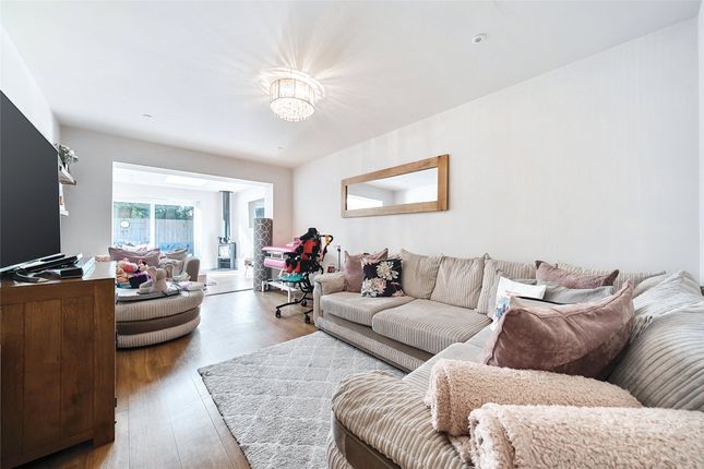 3, Baker Drive, Horley photo 4