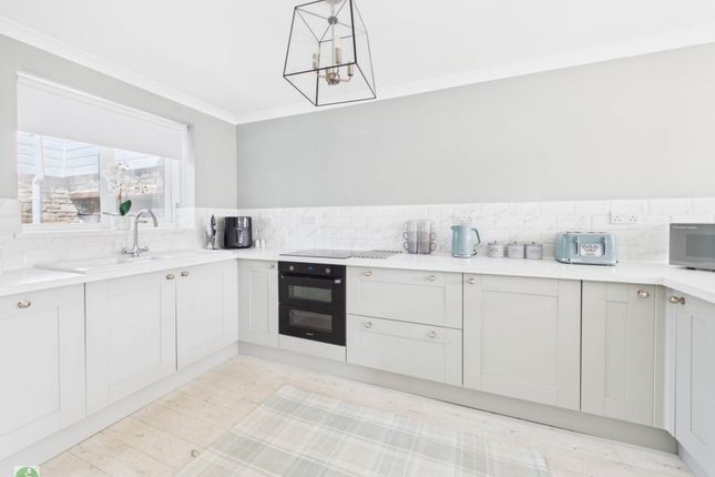 12 Claremont Falls, Killigarth, Looe photo 3