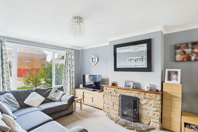 43, Cedar Close, Worthing photo 2