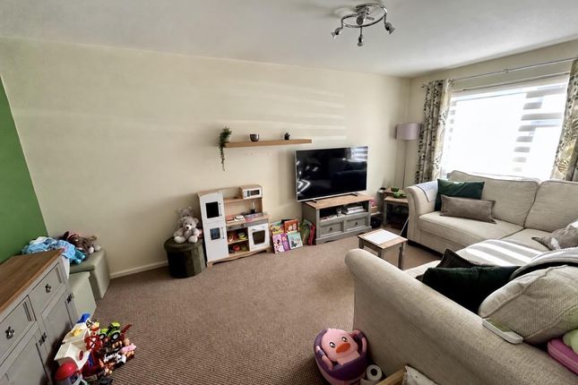 199, Crawford Close, Swindon photo 2