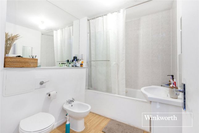 Flat for sale in Nether Street, West Finchley, London