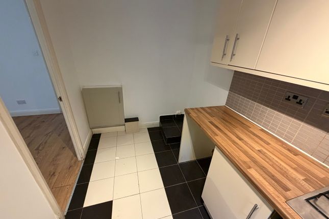 31, Silverbirch Close, London photo 3
