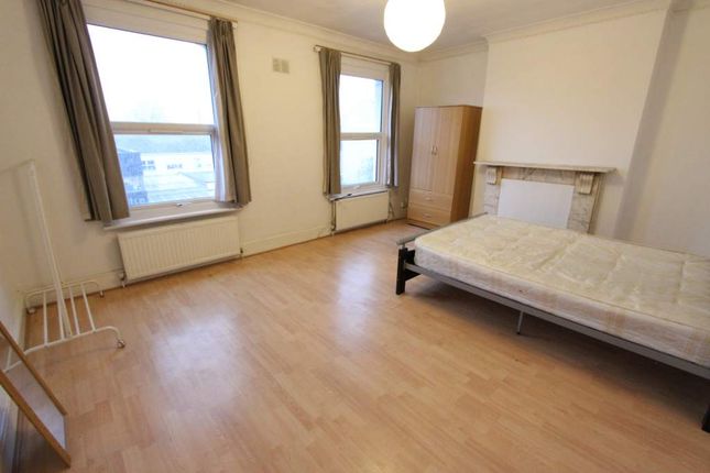 Flat to rent in Rectory Road, London
