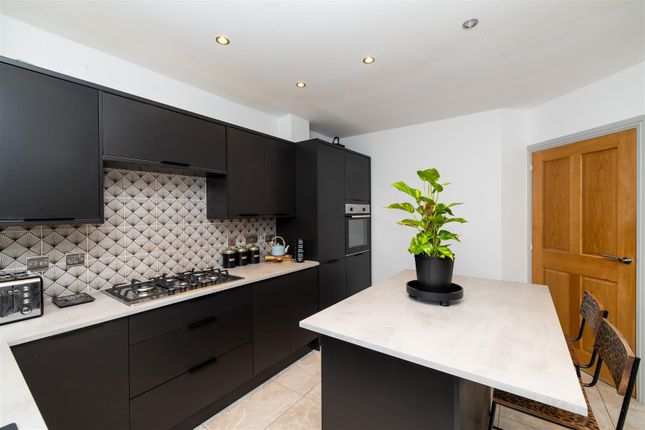 5, Watt Avenue, Castleford photo 4
