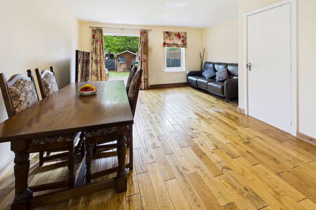 25 Marsden Gardens, Dartford photo 4