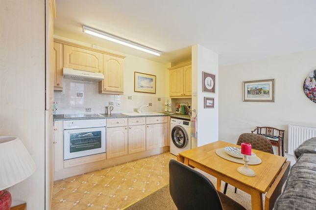 12, Chartley Court, Uttoxeter photo 3