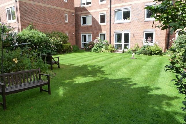 Flat for sale in Tumbling Bay Court, Oxford