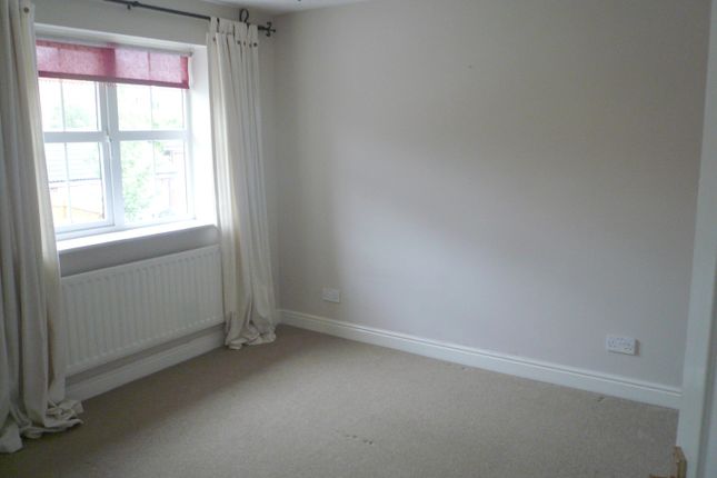 7, Harvey Close, WELLINGBOROUGH photo 5