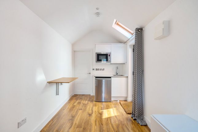The Annex, 8, Summerhayes Close, Horsell photo 3
