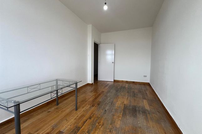 Flat 2, 137-139, Stoke Newington Road, London photo 5