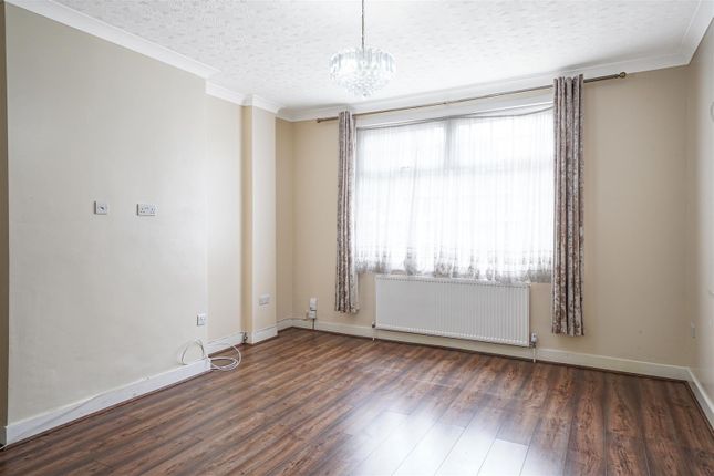 Property for sale in Princes Avenue, London