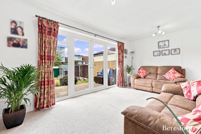 5, Tensing Gardens, Essex photo 2