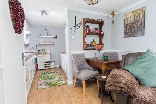 17 Cambridge Lodge Park Bonehurst Road, Horley photo 4