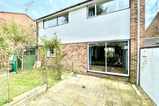 Thumbnail Detached house to rent in Fraser Avenue, Caversham, Berkshire