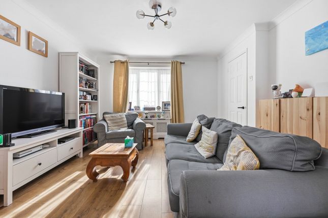6 Sussex Way, Billericay photo 3