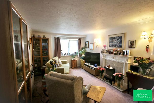Flat 18, St. Elizabeths Court, Mayfield Avenue, London photo 4