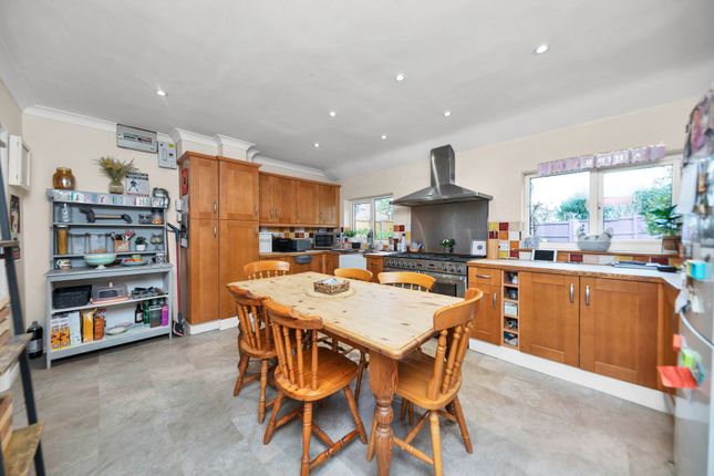 32 Bogs Gap Lane, Royston photo 2