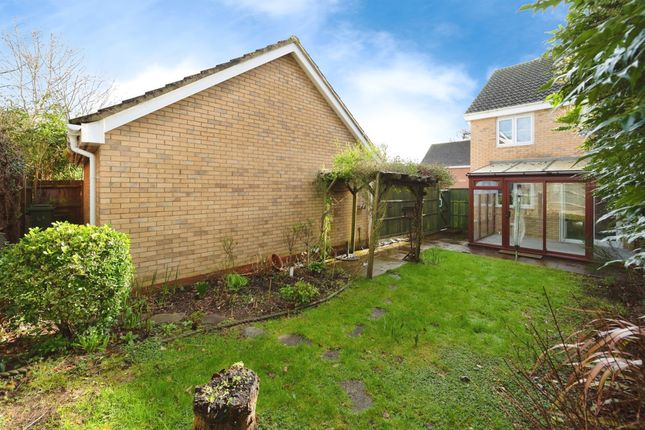 Semi-detached house for sale in Wagtail Road, Waterlooville