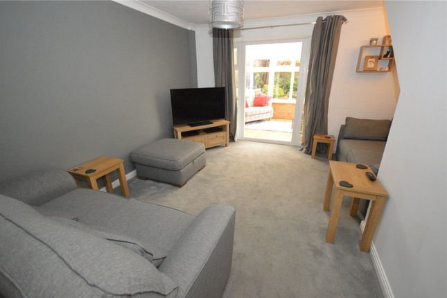 4, Tylers Mead, Bedfordshire photo 2
