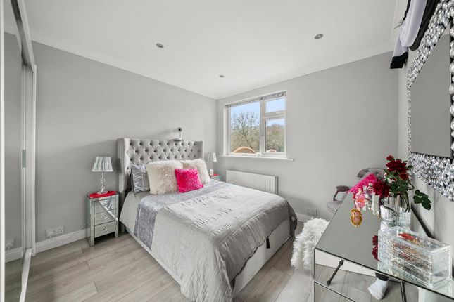 181, Carr Road, Northolt photo 4
