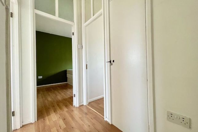 Duplex to rent in Old Kent Road, London