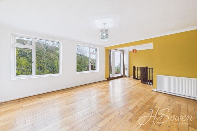 35, Windmill Avenue, Paignton photo 2
