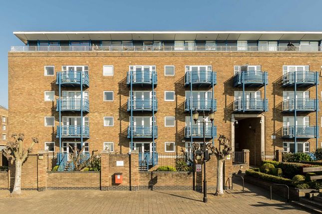 2-bed flat on Jardine Road, London, £400,000