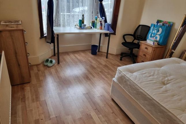 Room to rent in York Road, London