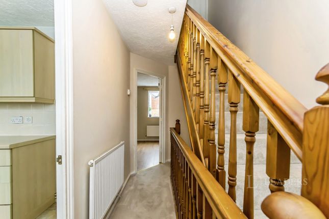 154, Franklin Way, Croydon photo 4