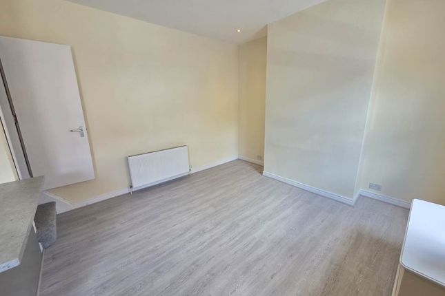 11, Christopher Road, Leeds photo 2