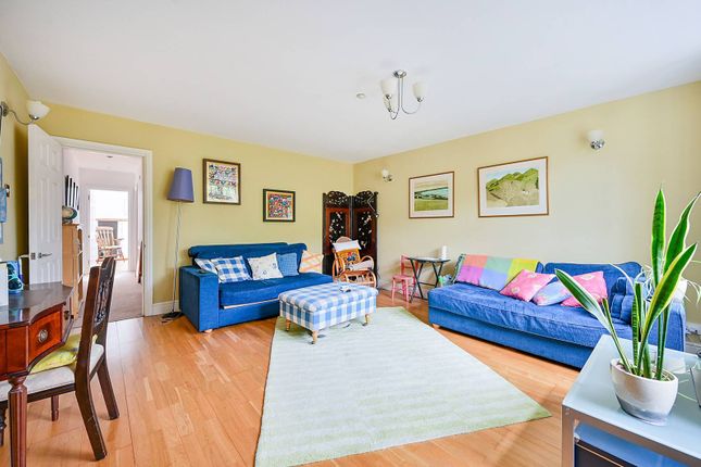 Langford Close, Acton photo 4