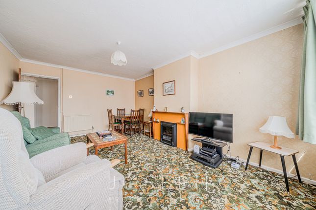 6 Beech Close, Ipswich photo 3