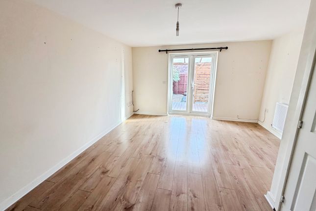 5 Navy Close, Burbage photo 2