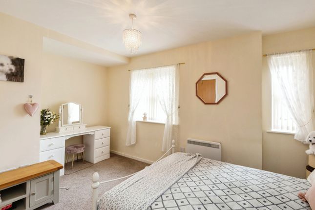 Flat for sale in 1 Clayborne Court, Manchester