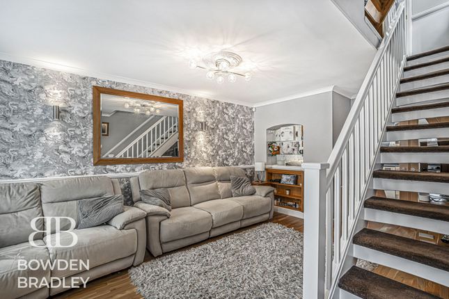 22 Crucible Close, Chadwell Heath photo 3