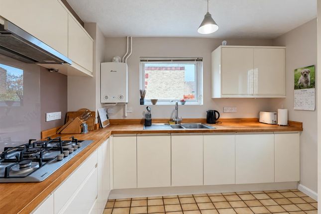 Gardner Close, Eastbourne photo 3