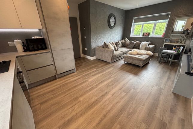 6 Highland House, Farriers Way, Watford photo 2