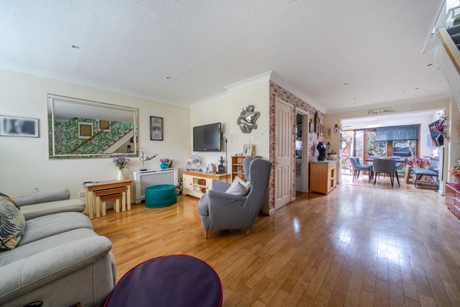 7, Magdalene Road, Shepperton photo 2